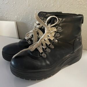 Ladies size 8 lace up boots